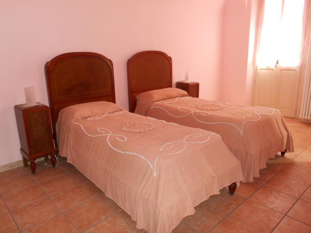 Agriturismo Cà Dal Medic Montemagno (Piedmont) Quarto foto